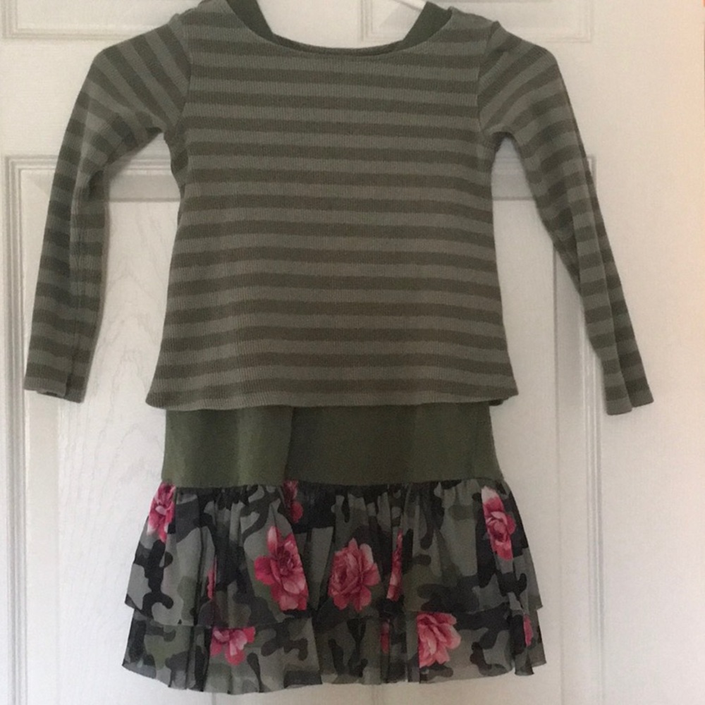 Adorable Girls 2 pc dress set. Size 7